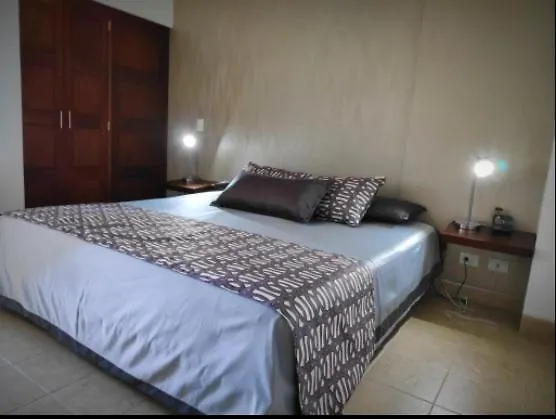 Hotel Mediterraneo 메딜린