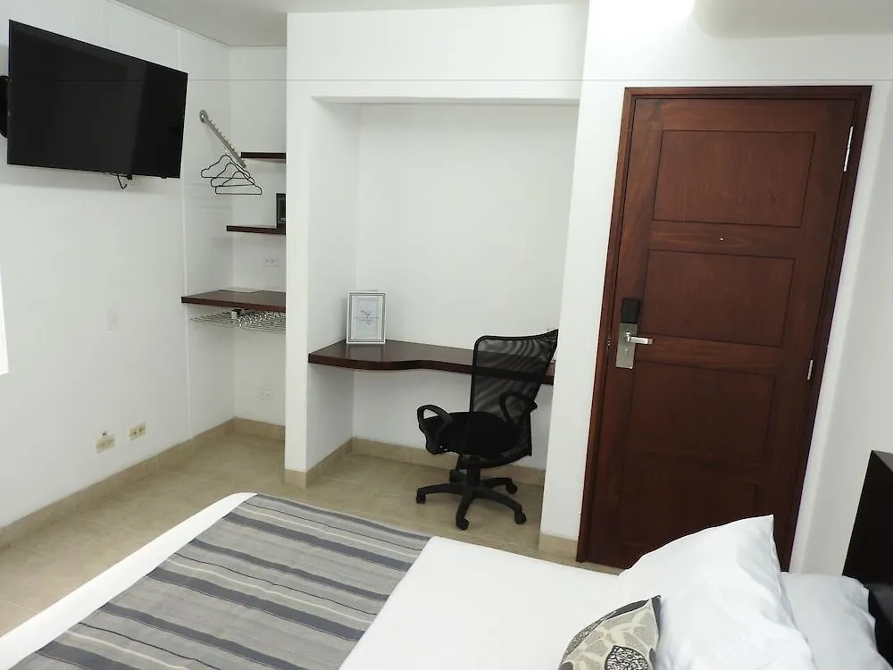 Hotel Mediterraneo 메딜린