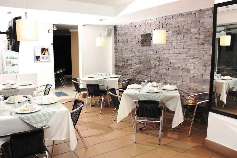 Hotel Mediterraneo 메딜린