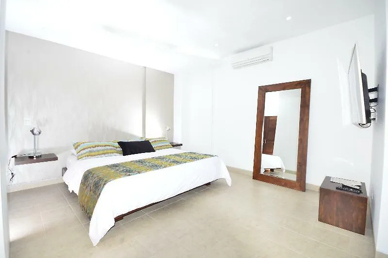 Hotel Mediterraneo 메딜린