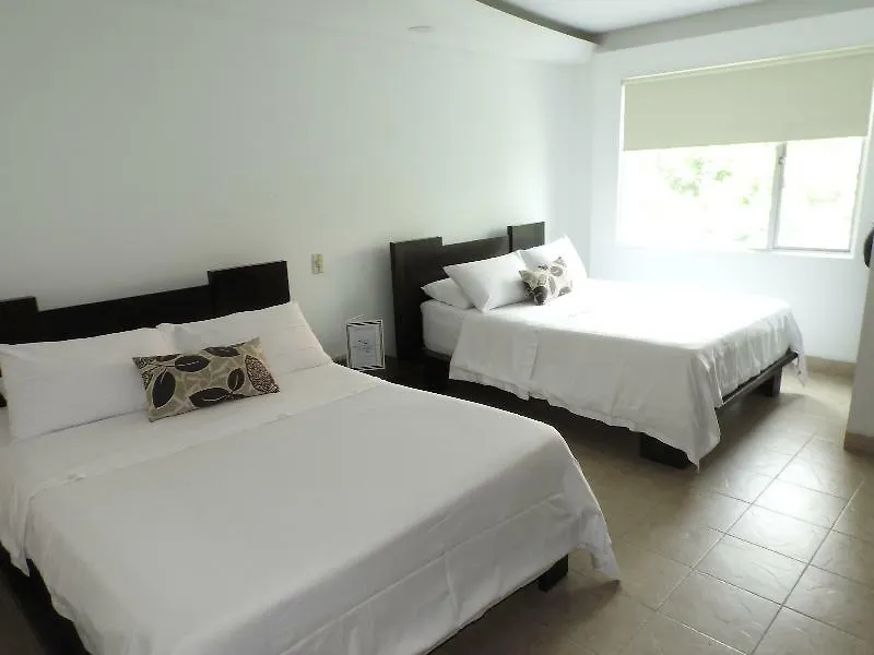 Hotel Mediterraneo 메딜린