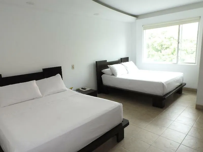 Hotel Mediterraneo 메딜린